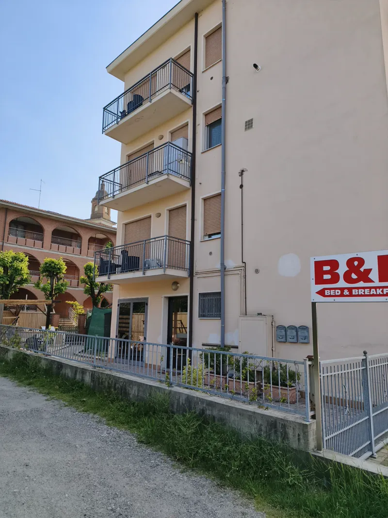 Andrea Affittacamere: insegna B&B sul cancello