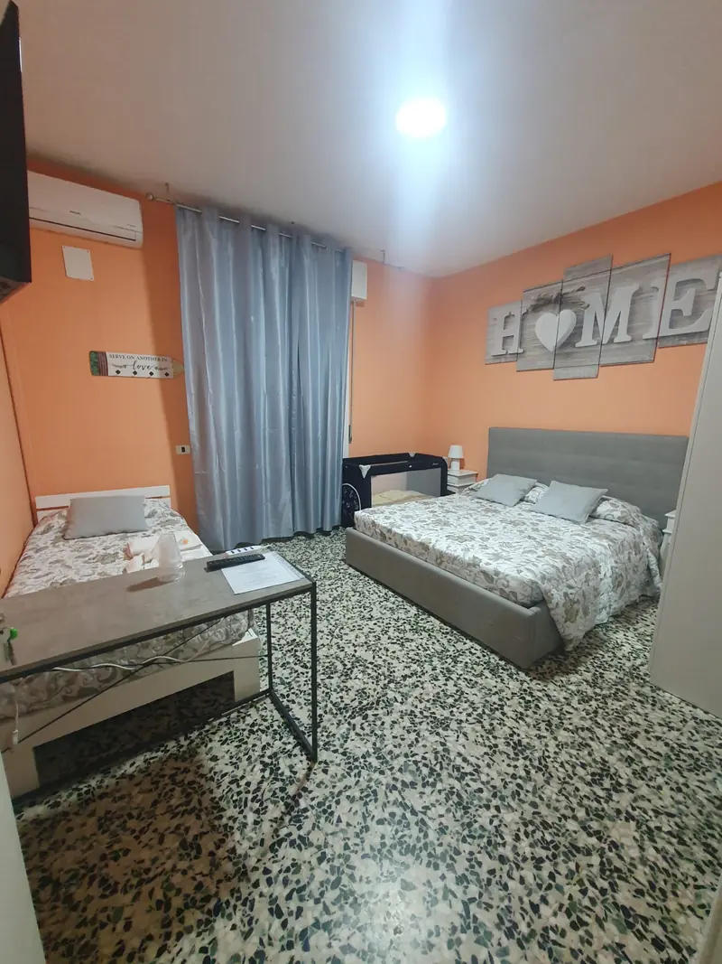 Andrea Affittacamere: camera tripla con letto matrimoniale e letto singolo